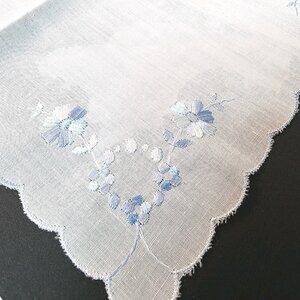 Womens Vtg Blue White Embroidered Floral Scalloped Trim Hankie